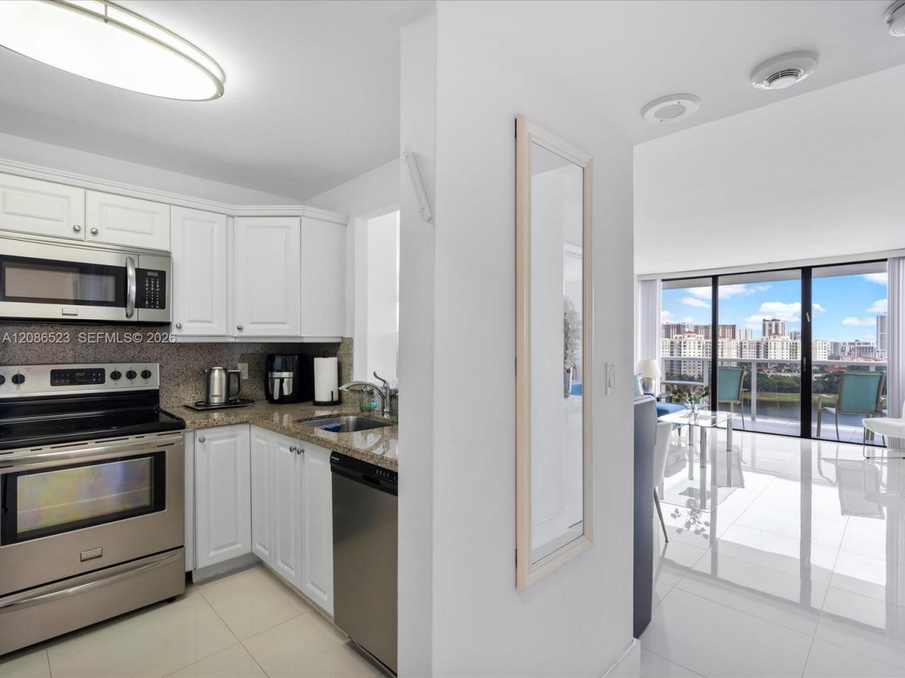 3675 N Country Club Dr, Unit 1607, Aventura, FL 33180 Photo