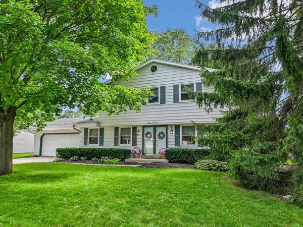 8021 W Cascade DRIVE, Franklin, WI 53132