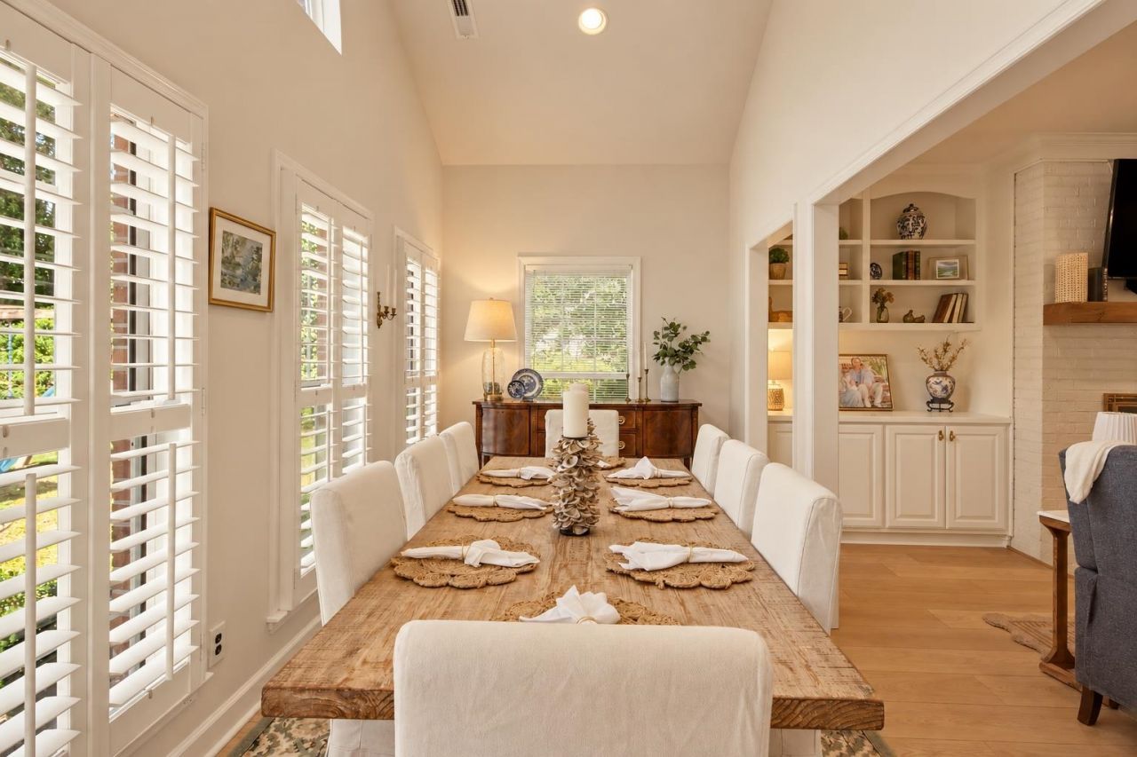 387 Robin Dr. Photo 11
