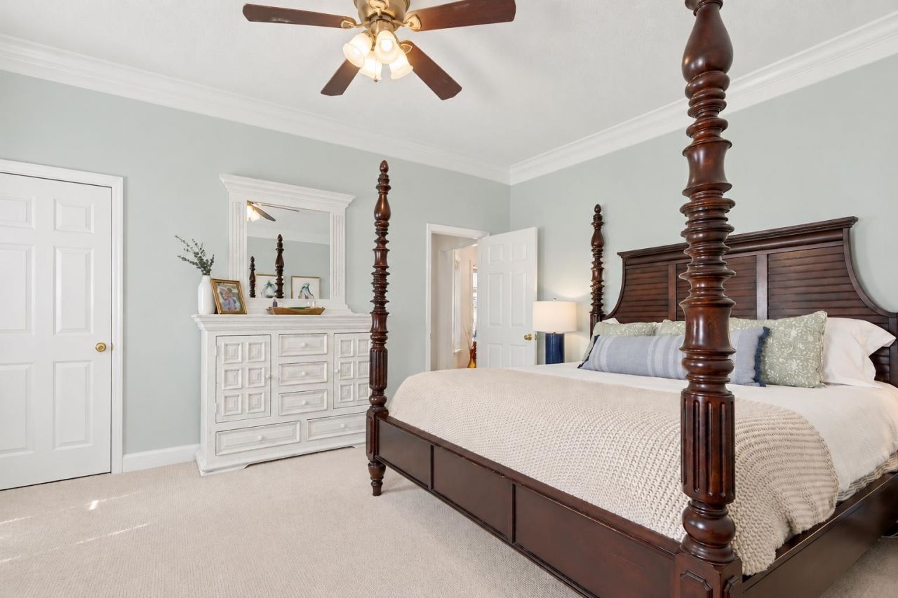 387 Robin Dr. Photo 13