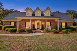 387 Robin Dr. photo 4