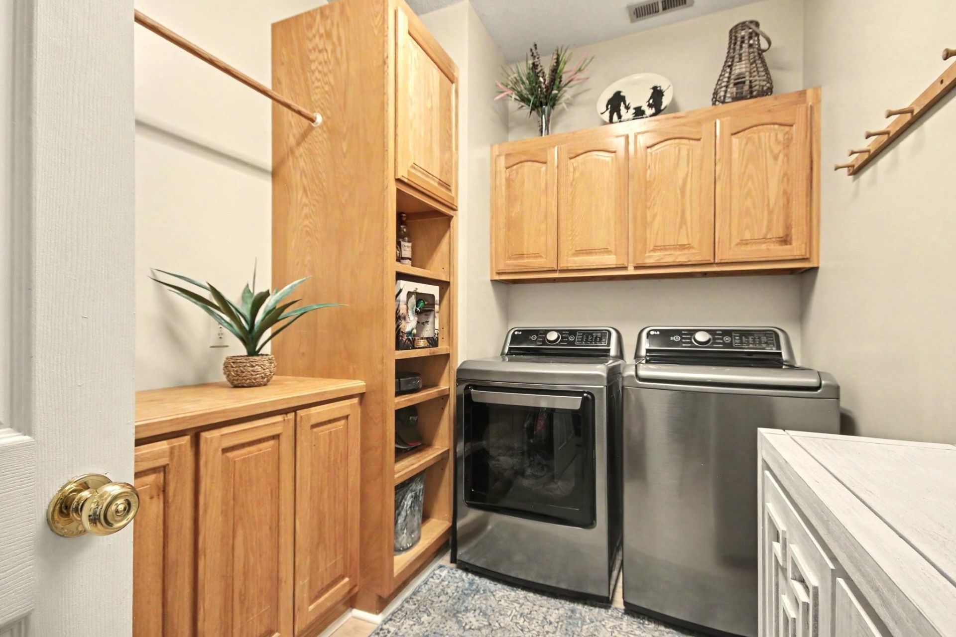 387 Robin Dr. Photo 23