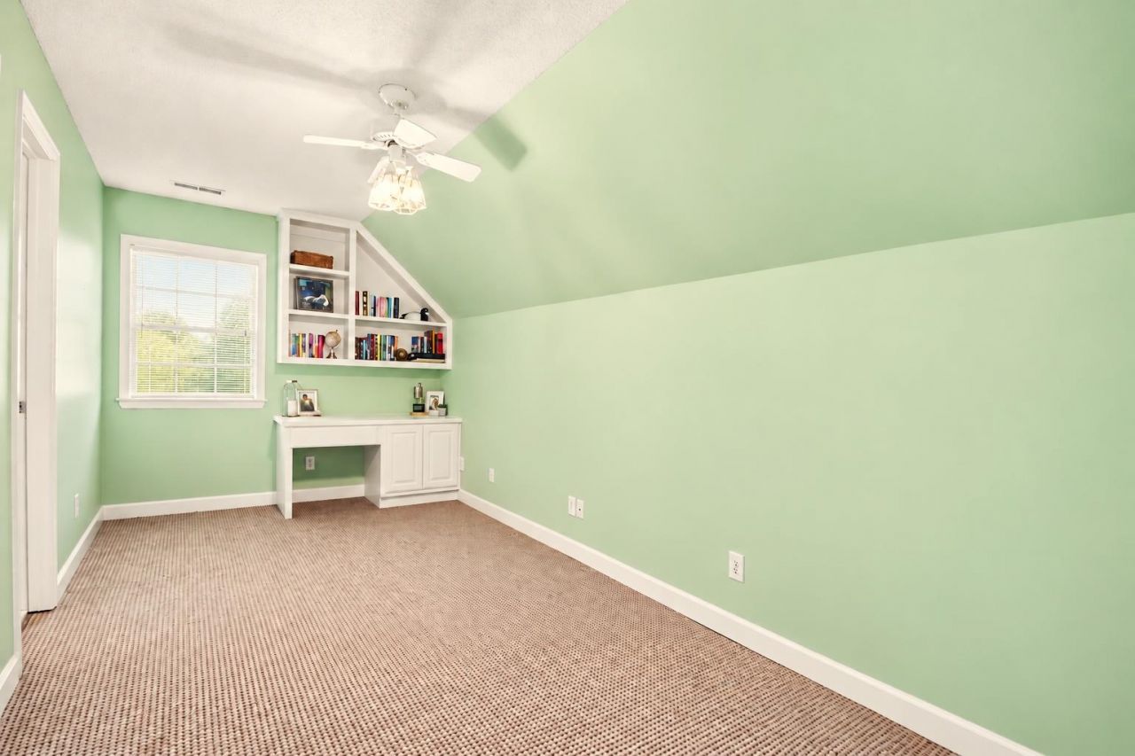 387 Robin Dr. Photo 28