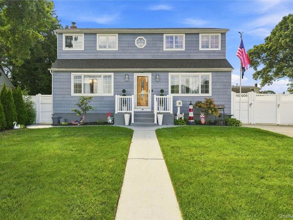 310 Audley Court , Copiague, NY 11726