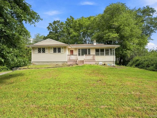 7 Roosevelt Road , Hyde Park, NY 12538