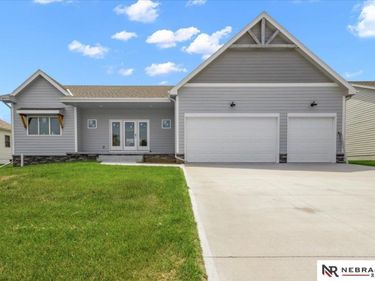 808 Grandview Drive, Louisville, NE 68037