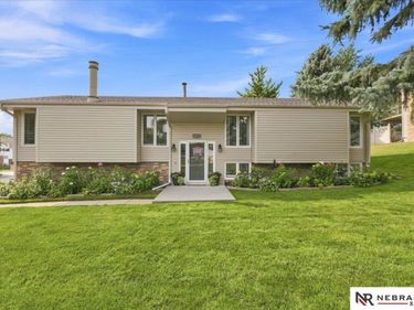 12305 Grey Fawn Drive, Omaha, NE 68154