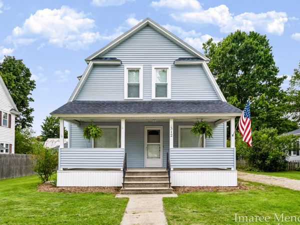 312 Emmons Street SE, Caledonia, MI 49316