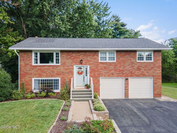 25 Oakwood Boulevard, Clifton Park, NY 12065