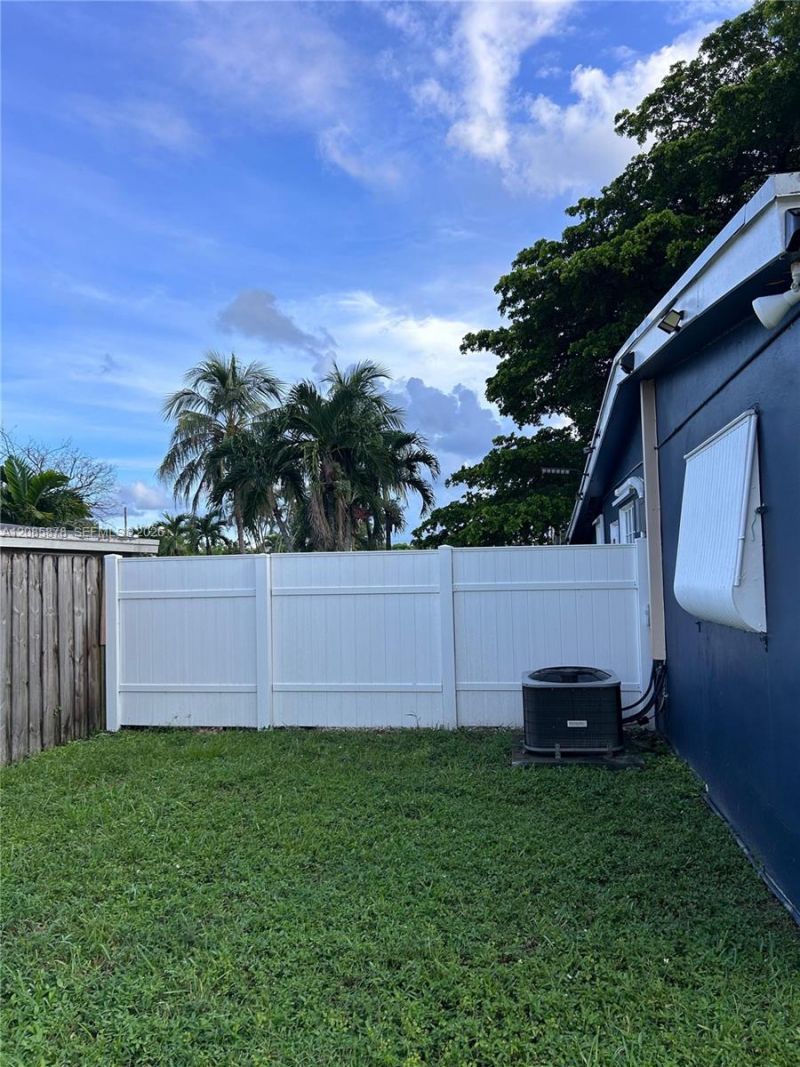6541 SW 5th St, Pembroke Pines, FL 33023 Photo