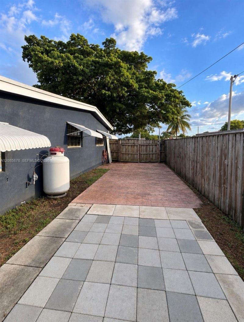 6541 SW 5th St, Pembroke Pines, FL 33023 Photo