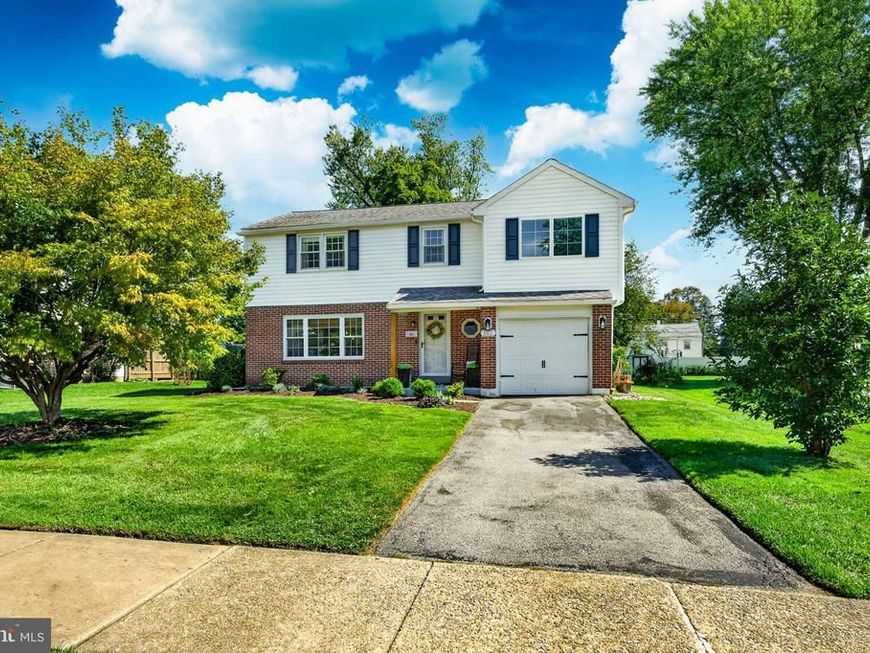 162 Lake Drive, Downingtown, PA 19335 Main Photo