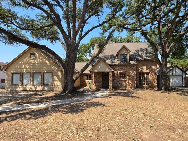 813 Chaparral Court, Bedford, TX 76022
