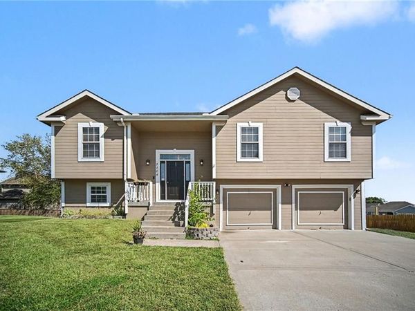 1108 E 18th Street, Kearney, MO 64060