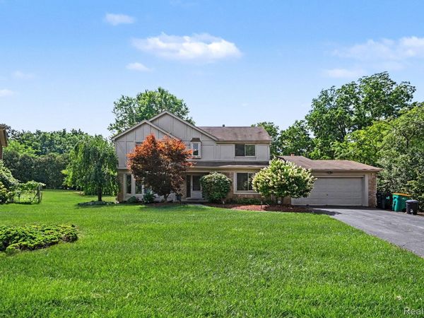 29579 Kings Pointe Court, Farmington Hills, Mi 48331