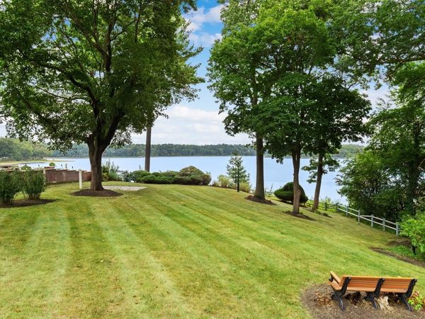 48 Locksley Rd, Lynnfield, MA 01940