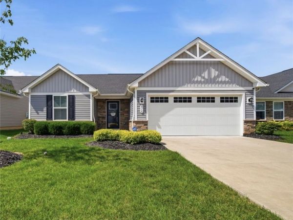 316 Pebble Creek Court , Amherst, OH 44001