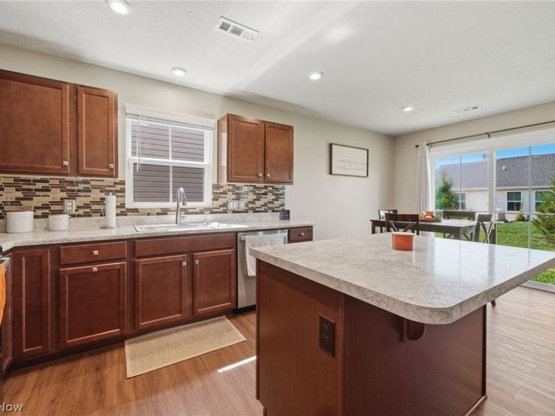 316 Pebble Creek Court, Amherst, OH 44001 Photo 11