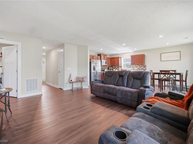 316 Pebble Creek Court, Amherst, OH 44001 Photo 8