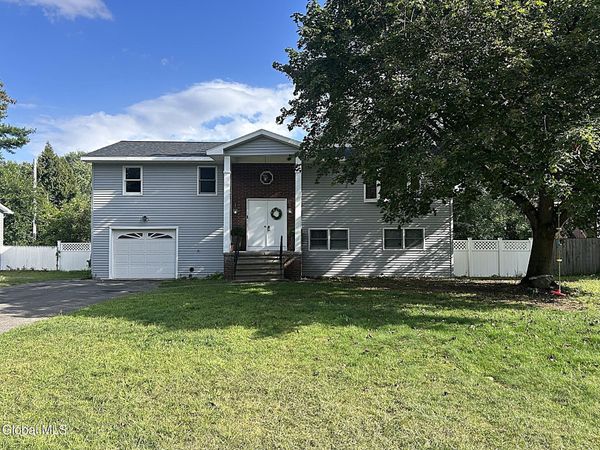 27 Delafield Drive, Colonie, NY 12205