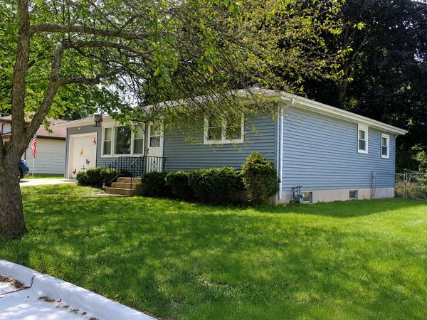 576 Elm Street , Hampshire, IL 60140