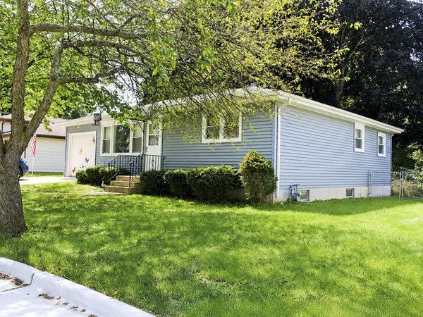 576 Elm Street , Hampshire, IL 60140