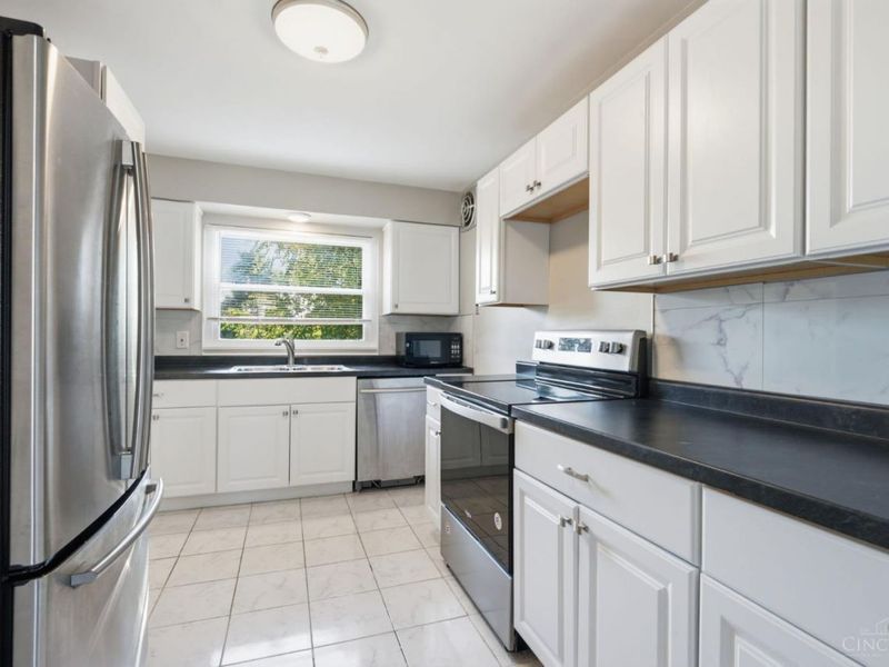 3928 Biehl Avenue, Green Township, OH 45248 Photo 9