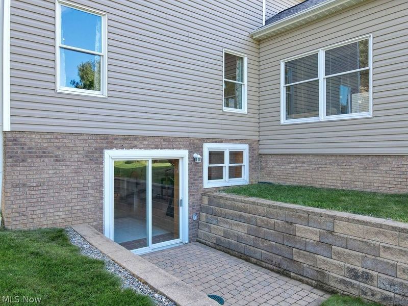 127 Whittlesey Drive, Tallmadge, OH 44278 Photo 8