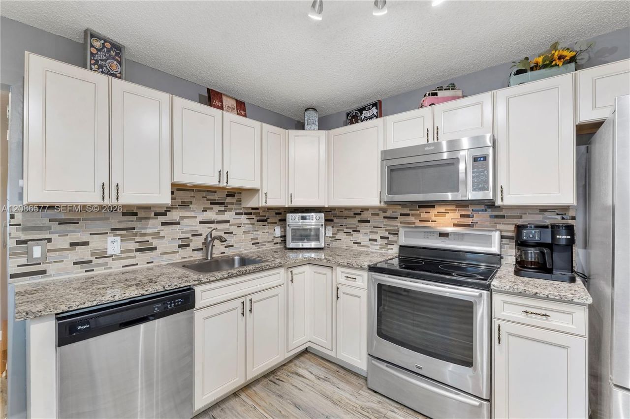 3839 Island Club Cir, Lake Worth, FL 33462 Photo
