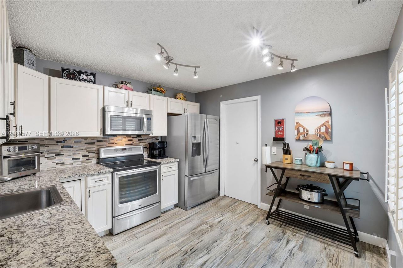 3839 Island Club Cir, Lake Worth, FL 33462 Photo