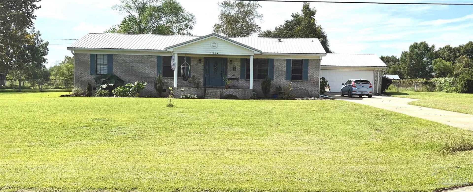 1709 Crest Ln, Molino, FL 32577 Main Photo