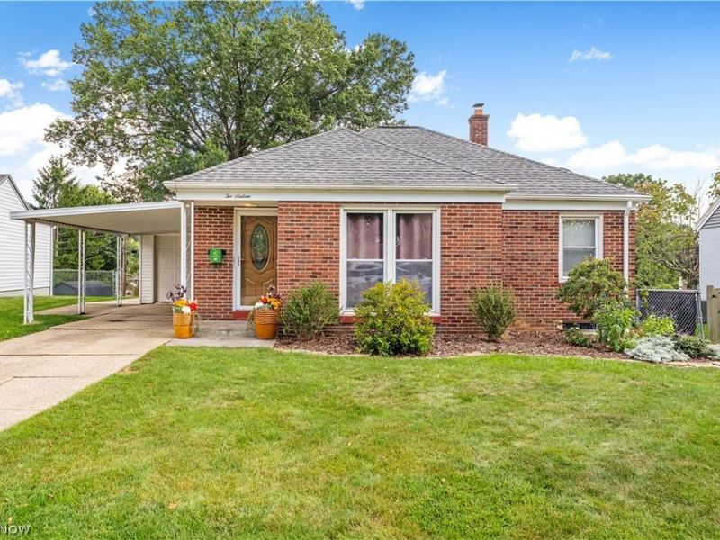 216 Rowford Avenue SW, Massillon, OH 44646 Photo 1