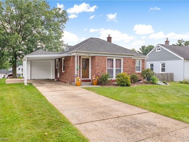 216 Rowford Avenue SW, Massillon, OH 44646 Photo 2