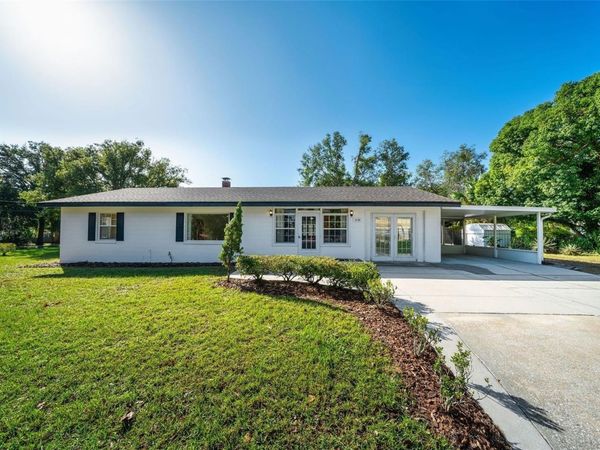 1030 E 4TH AVENUE , MOUNT DORA, FL 32757