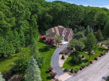 26 Stonehedge Dr, Hardyston, NJ 07460