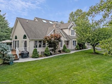 49 Georgetown Ct, Bernards, NJ 07920