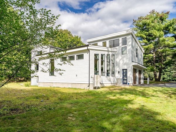 1 Maureen Rd, Lexington, MA 02420