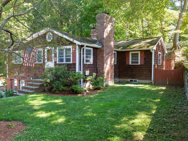 5 Mansion Rd, Wayland, MA 01778