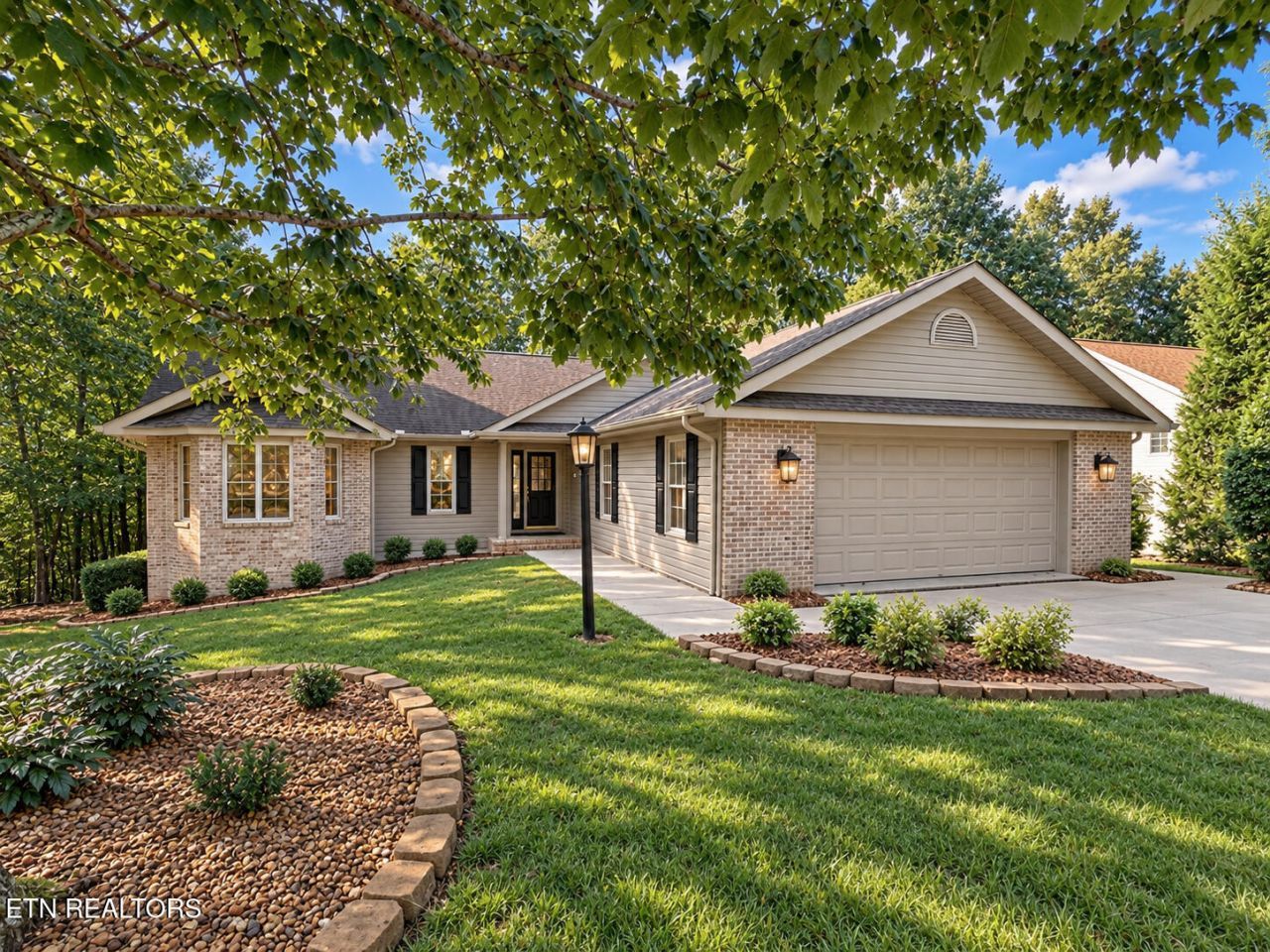 110 Lynhurst Drive, Crossville, TN 38558 Main Photo