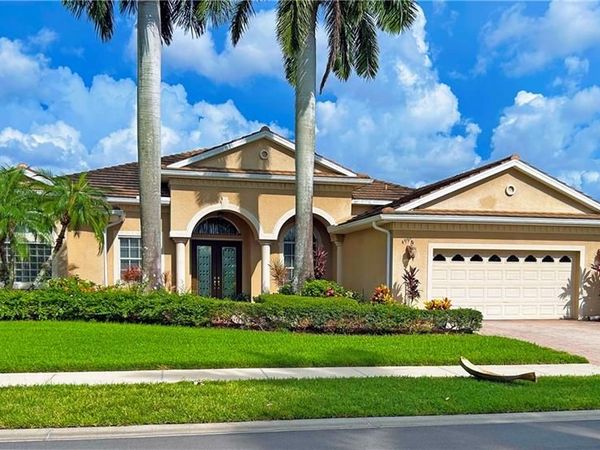 4991 Cerromar DR, NAPLES, FL 34112