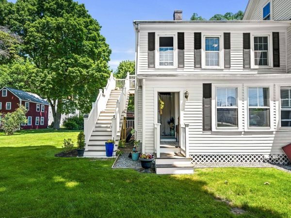 376 Main St, Unit 4, Amesbury, MA 01913