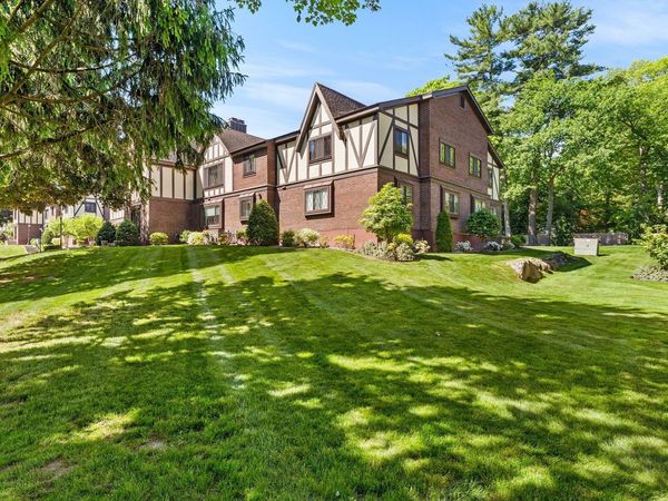 12 Royal Lake, Unit 8, Braintree, MA 02184