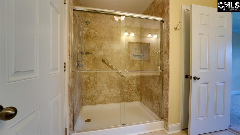 102 Burgundy Court Photo 13