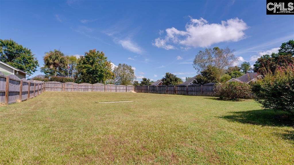 102 Burgundy Court Photo 19