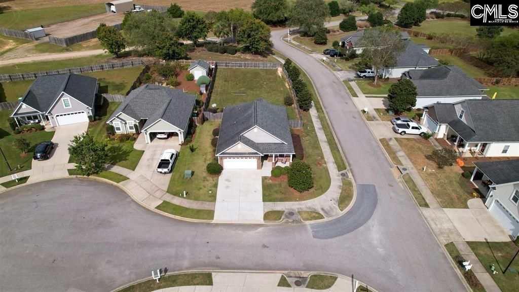 102 Burgundy Court Photo 24