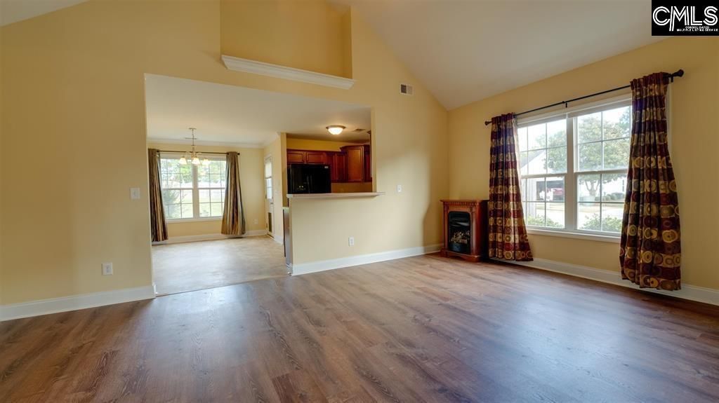 102 Burgundy Court Photo 4