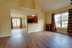 102 Burgundy Court photo 4