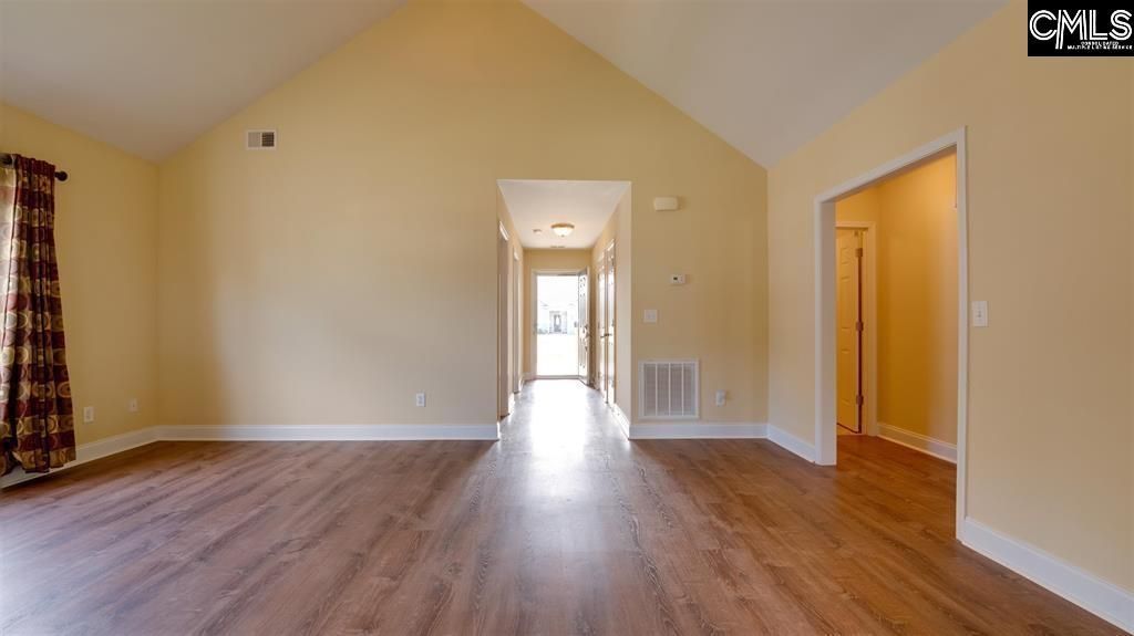 102 Burgundy Court Photo 5