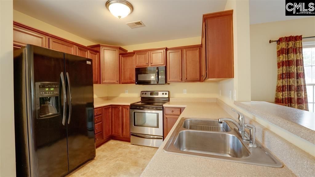 102 Burgundy Court Photo 6