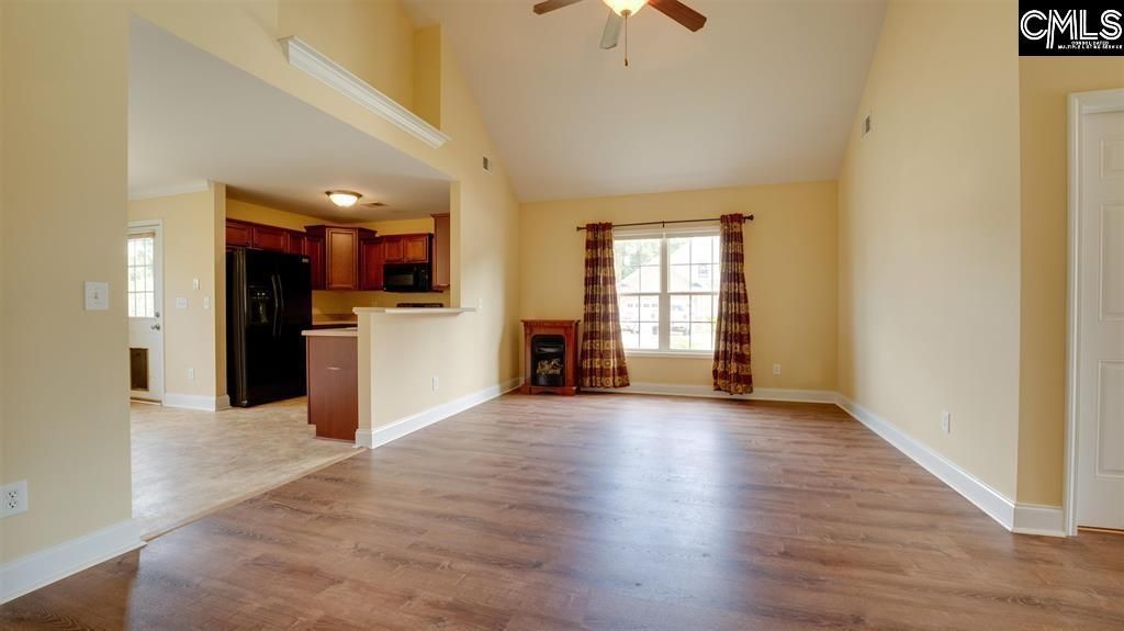 102 Burgundy Court Photo 9
